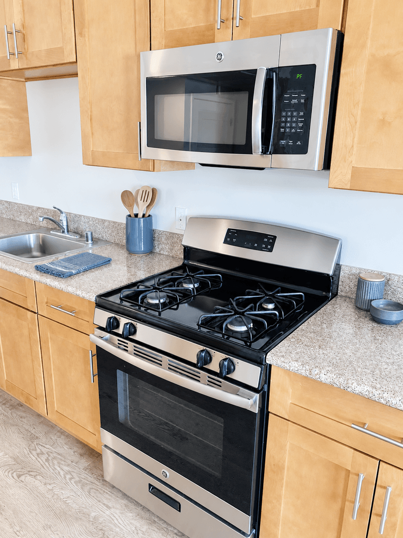 Van Nuys Apartment: 15313 Cabrito Rd
