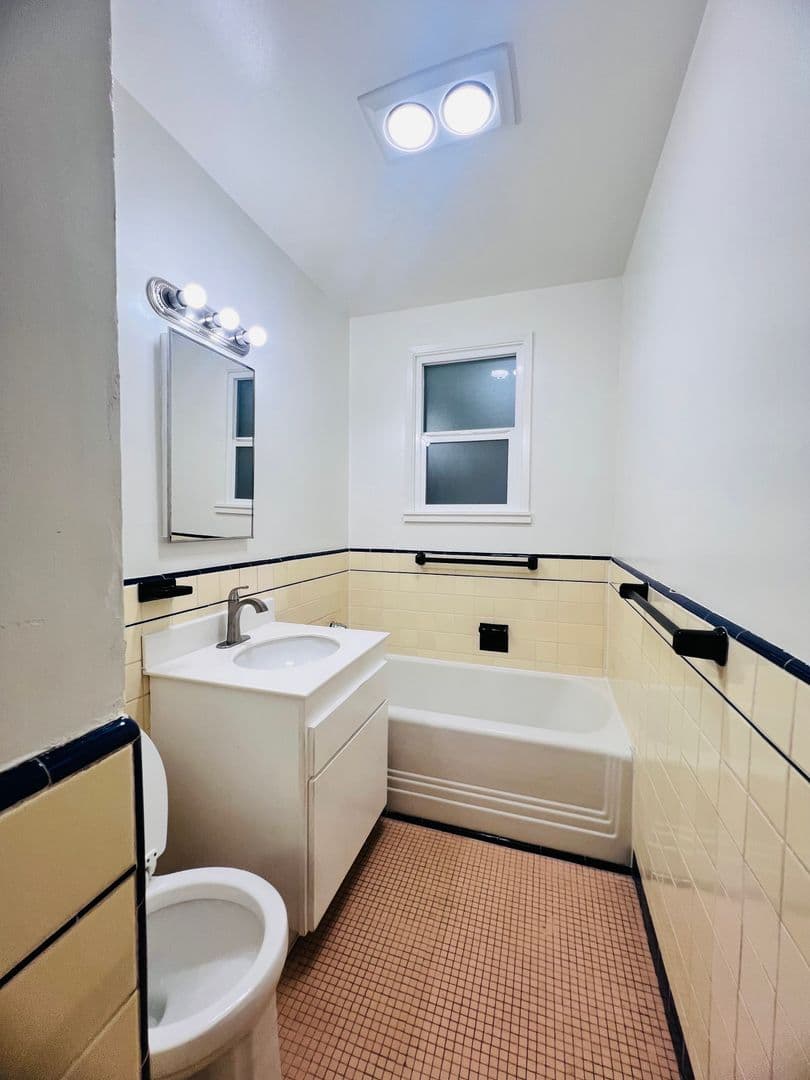 Los Angeles Apartment: 821 S. Wilton Place