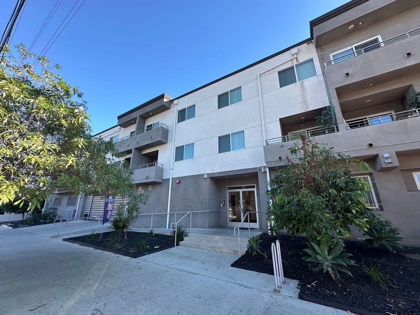 Panorama City Apartment: 14828 Rayen Street