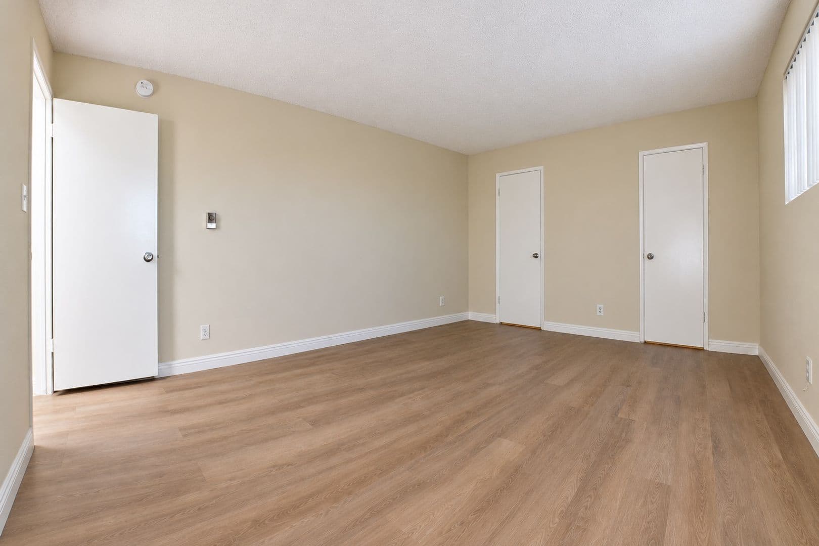 Encino Apartment: 17950 Burbank Blvd