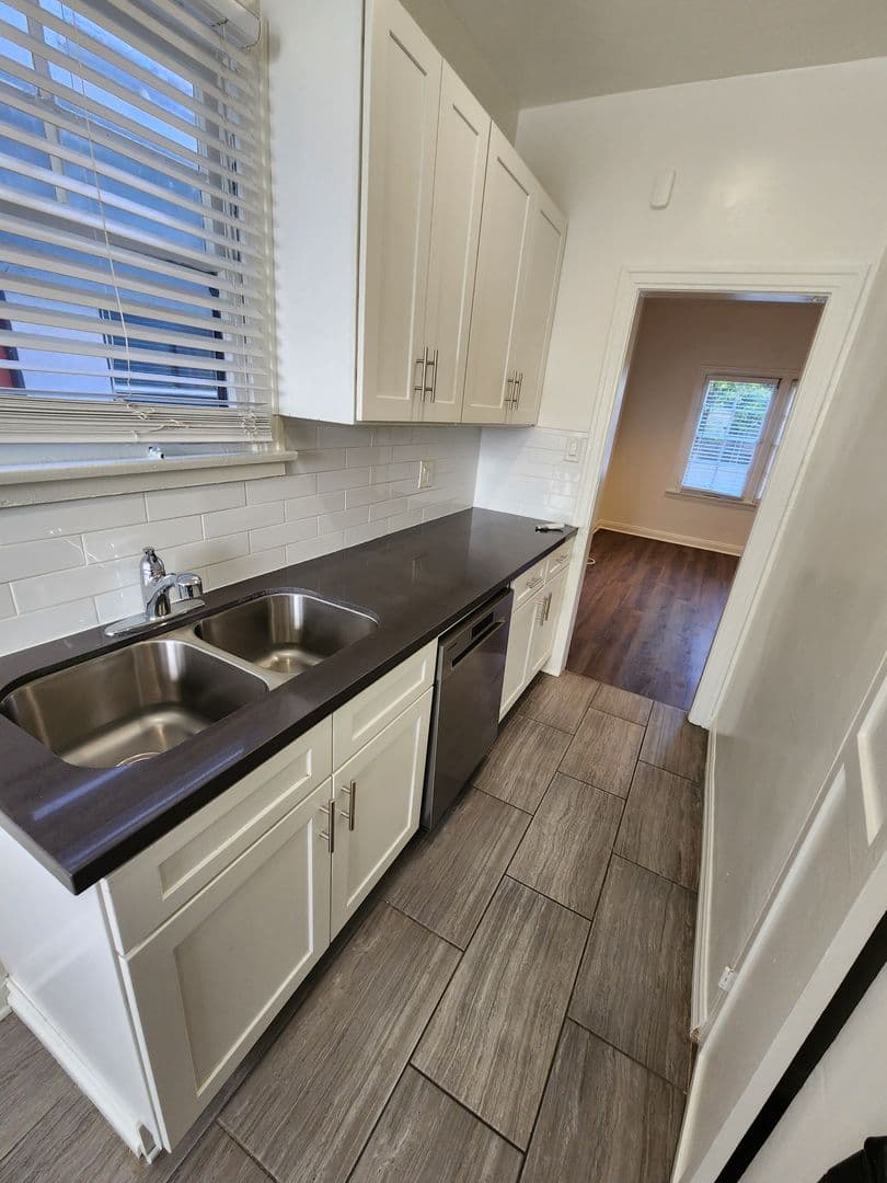Los Angeles Apartment: 832 N. Alta Vista Blvd