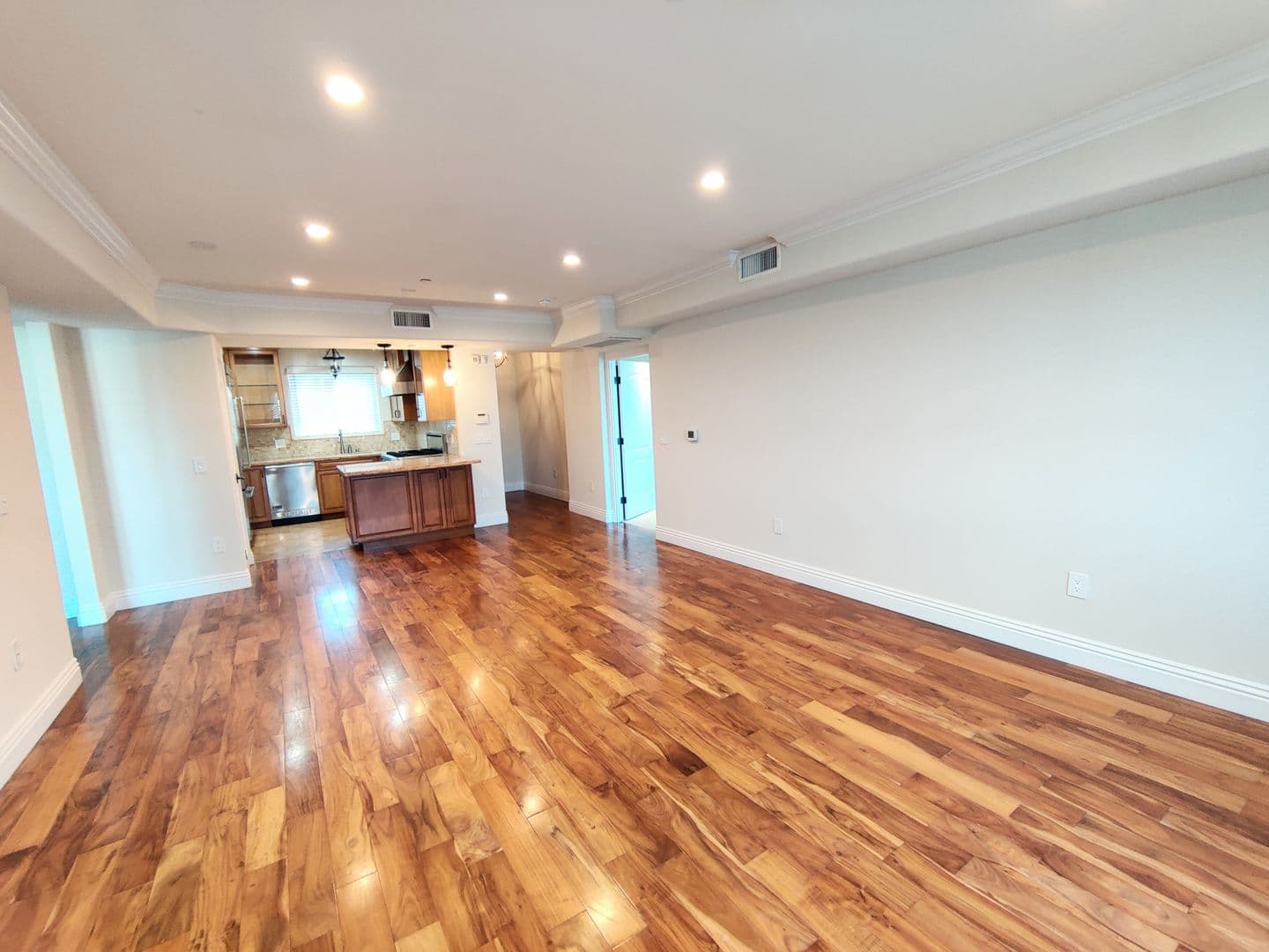 Studio City Apartment: 4350 Vantage Avenue