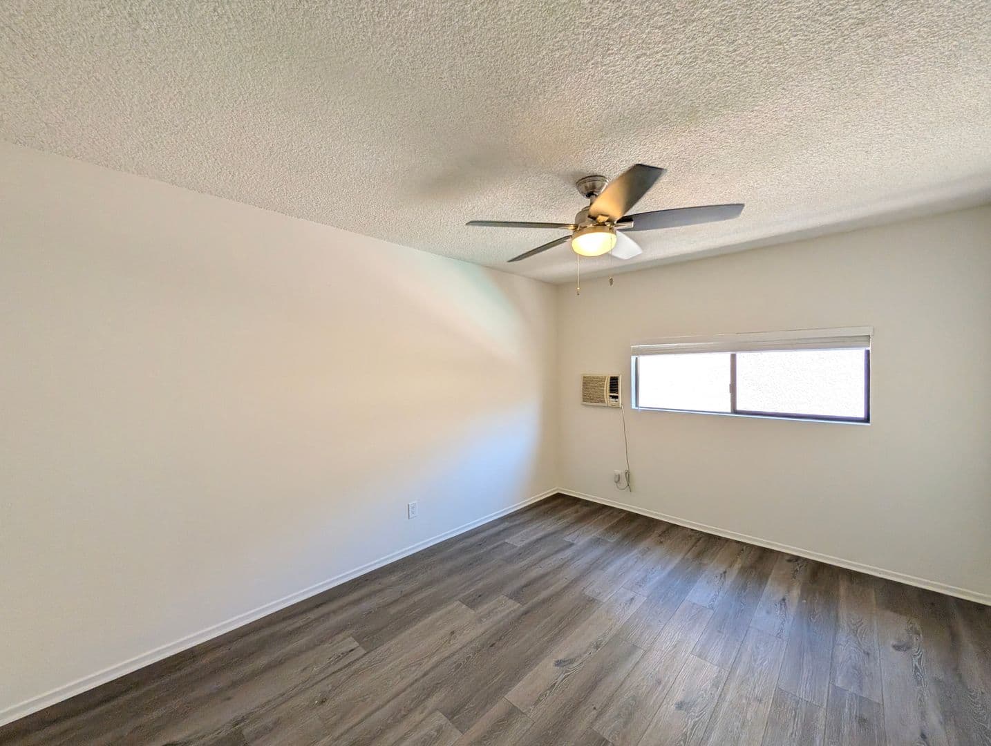 Sherman Oaks Apartment: 14646 Dickens Street