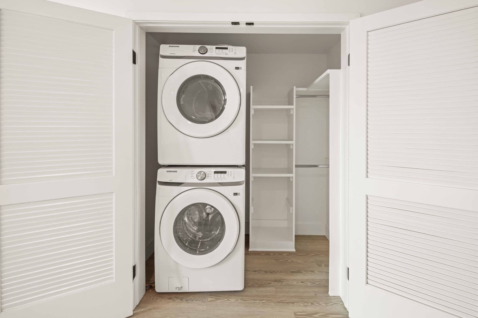North Hollywood Apartment: 11714 Archwood Street