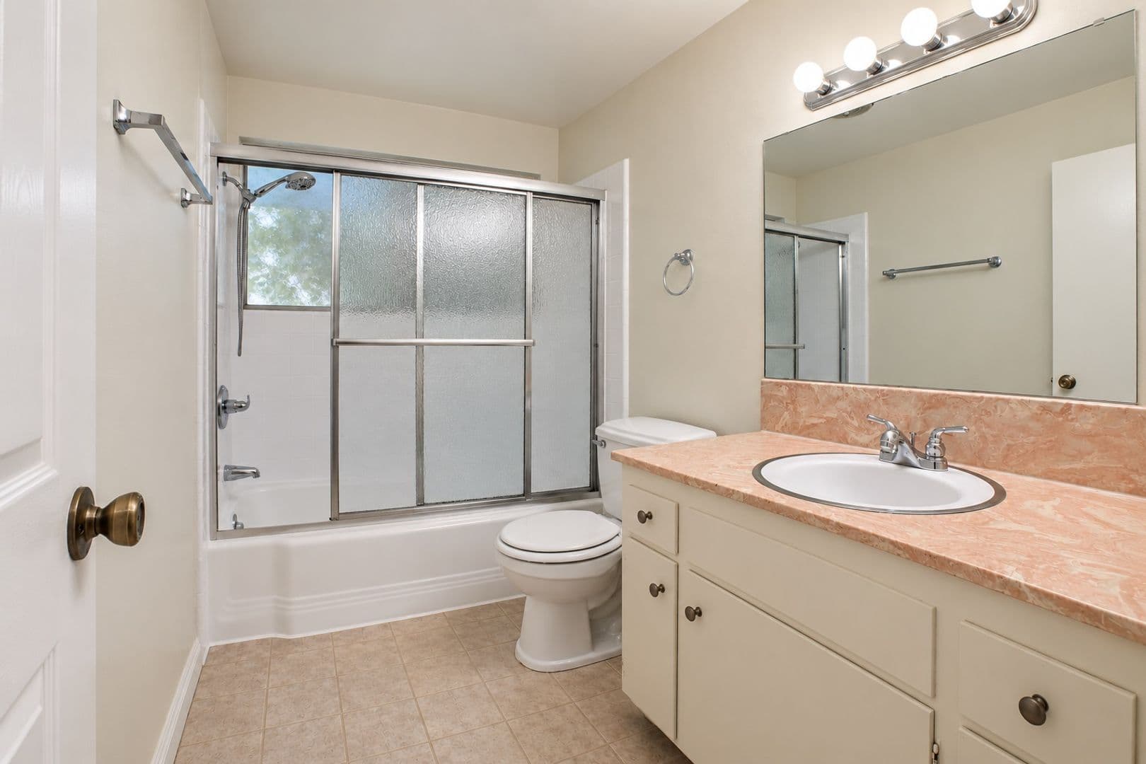Encino Apartment: 17950 Burbank Blvd
