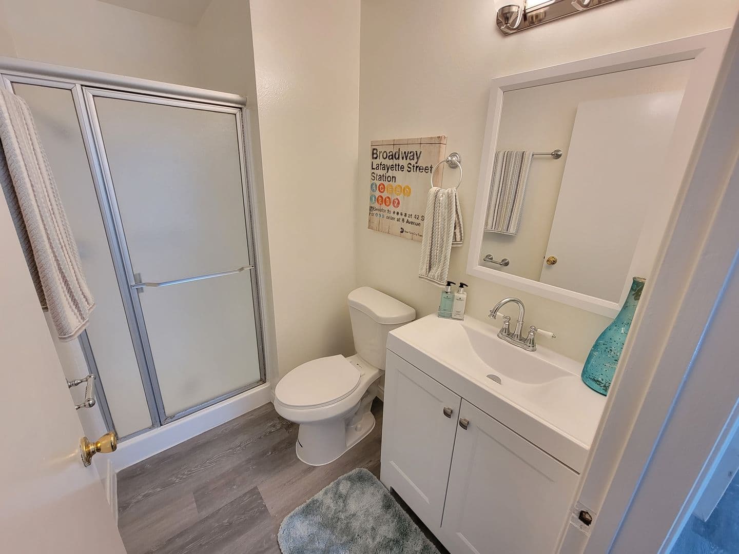 Northridge Apartment: 8808 Darby Ave.