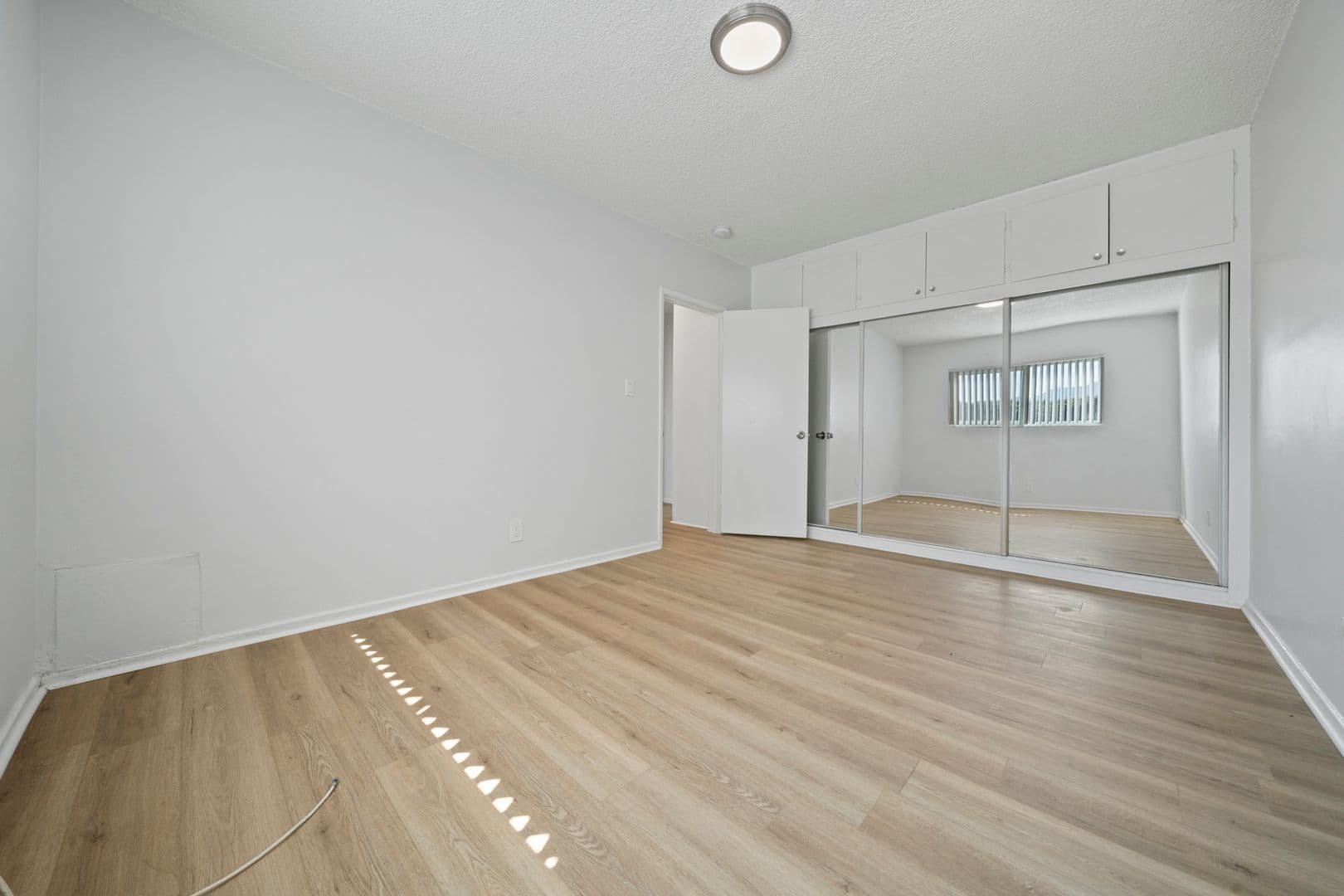 Glendale Apartment: 317 Western Ave