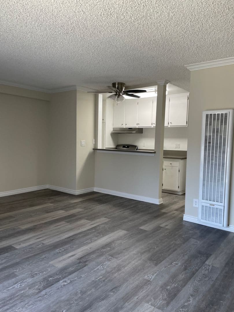 Canoga Park Apartment: 7909 Topanga Canyon Blvd