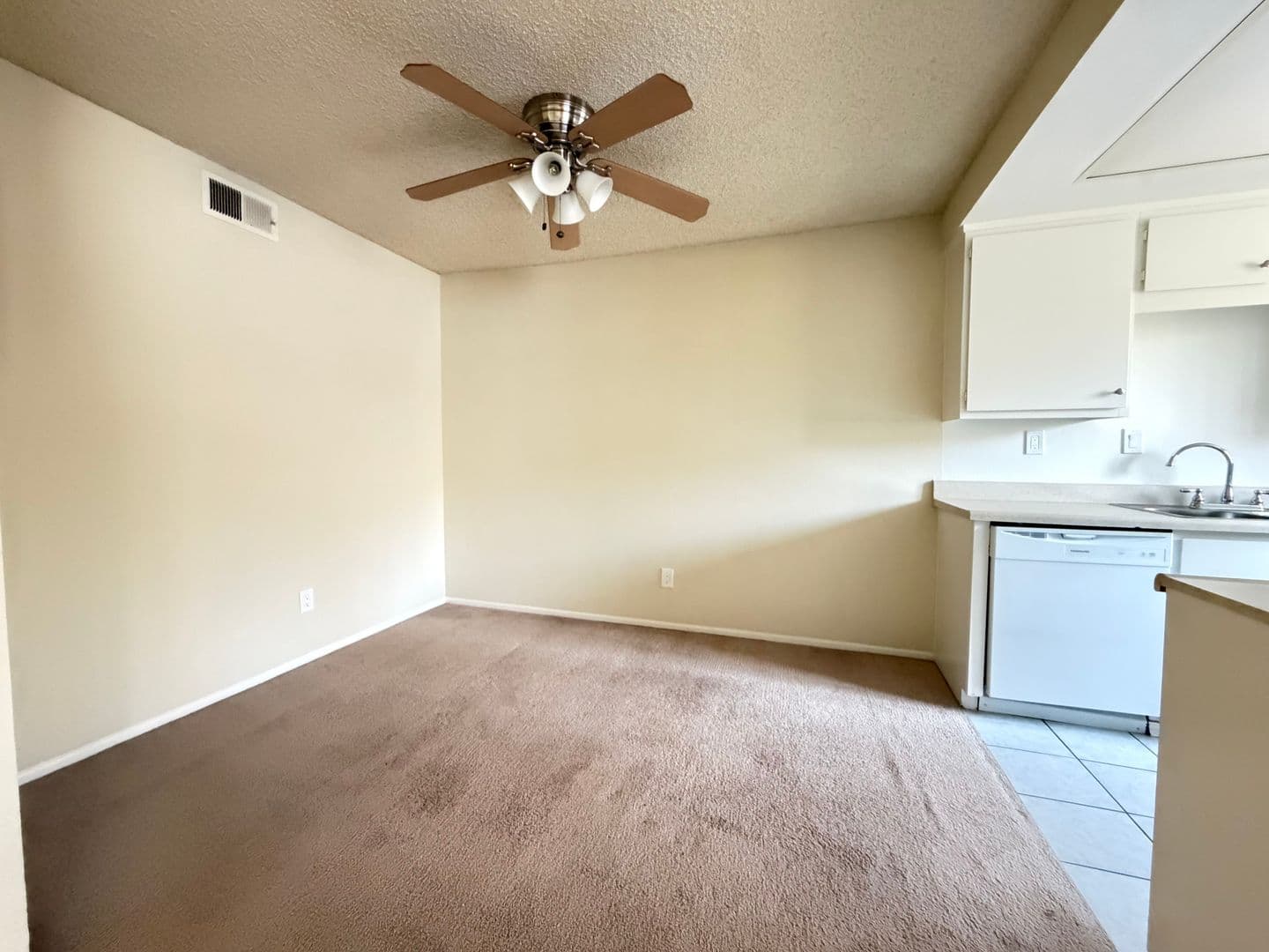 Van Nuys Apartment: 14250 Sherman Way