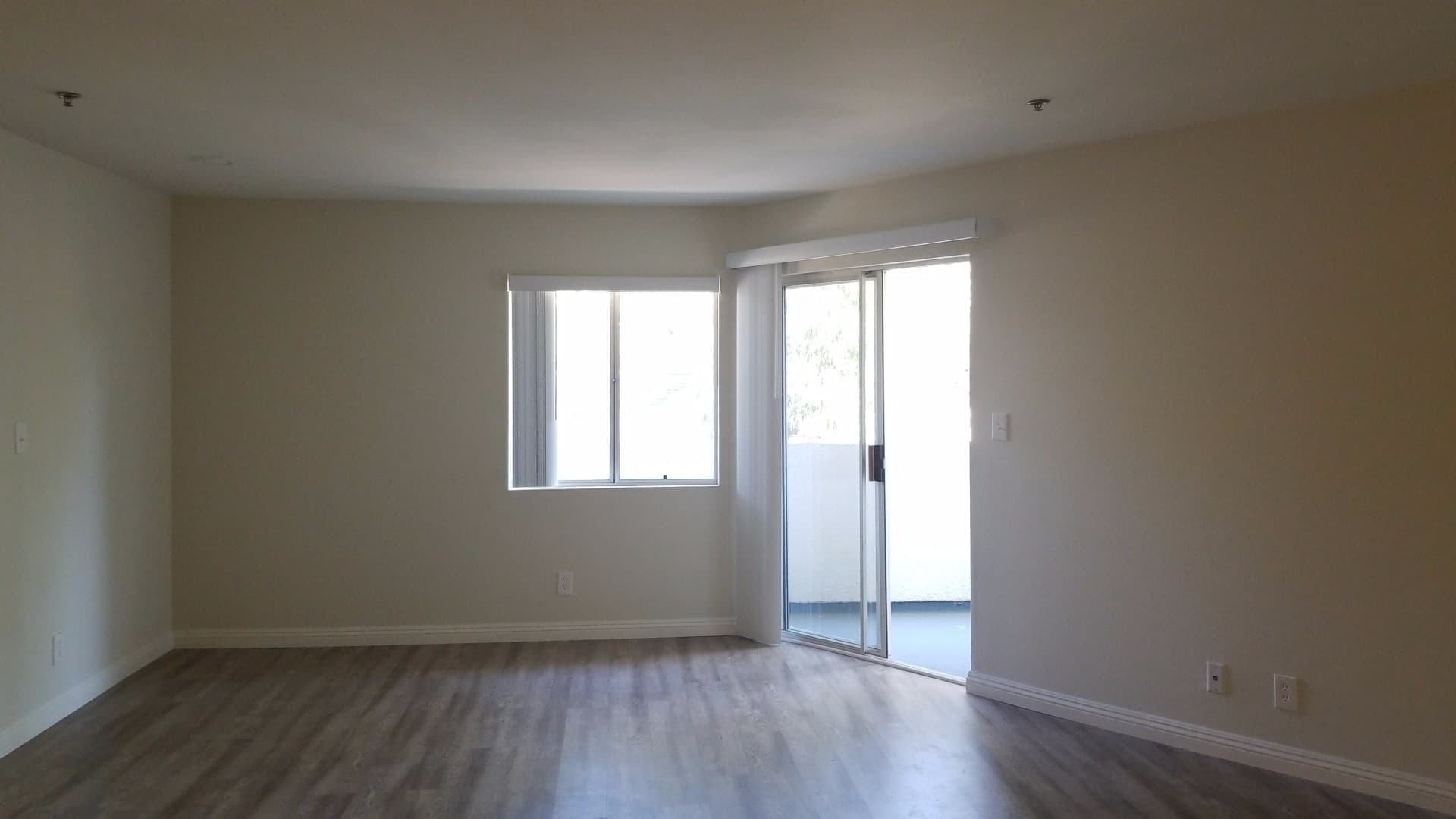 Tarzana Apartment: 5688 Etiwanda Ave