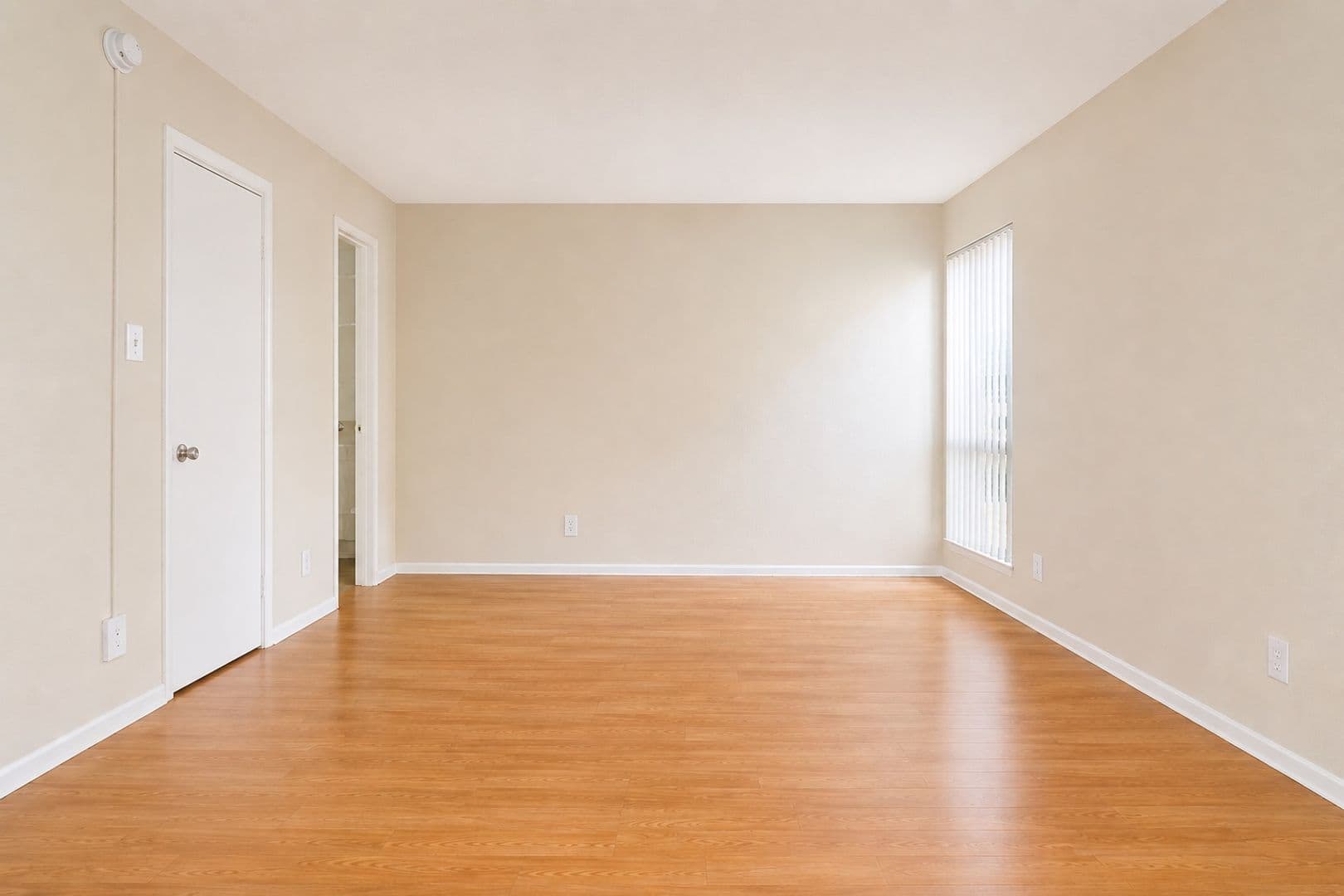 Mission Hills Apartment: 9939 Sepulveda Blvd