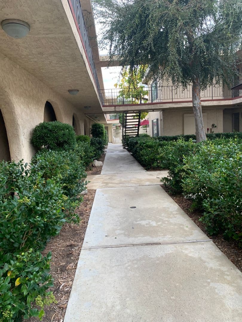 Canoga Park Apartment: 7909 Topanga Canyon Blvd