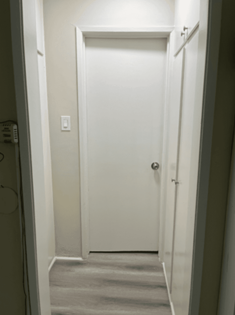 Van Nuys Apartment: 13838 Victory Blvd.