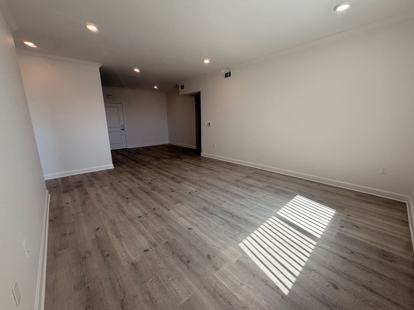 Sun Valley Apartment: 7500 Vineland Ave
