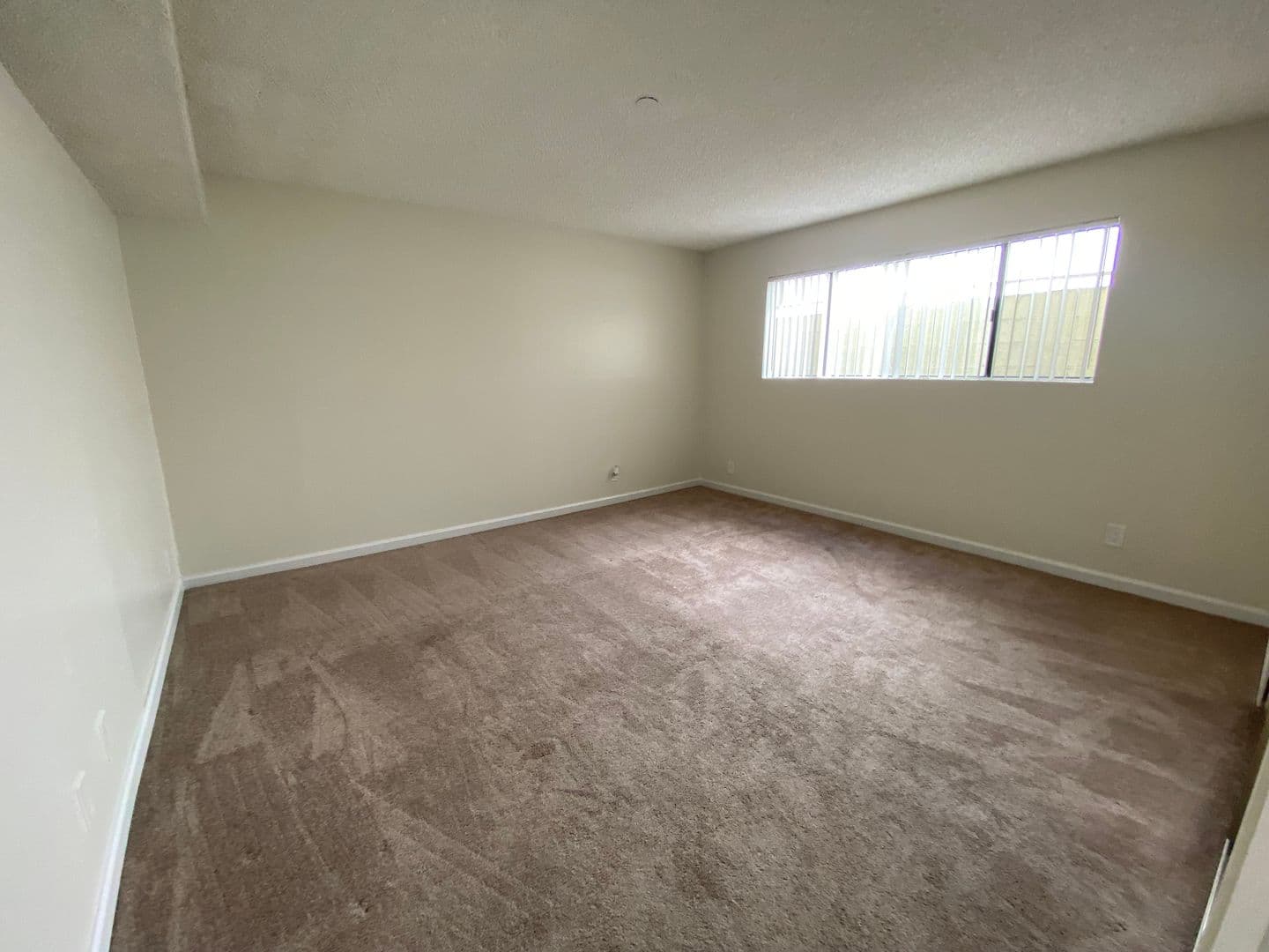 Tarzana Apartment: 5665 Reseda Blvd.