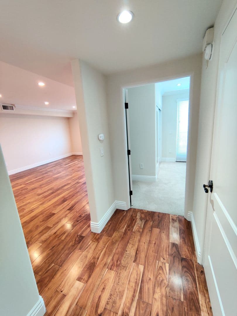 Studio City Apartment: 4350 Vantage Avenue