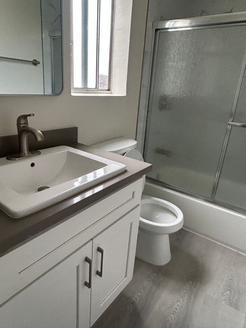 Tujunga Apartment: 10356 Commerce Ave.