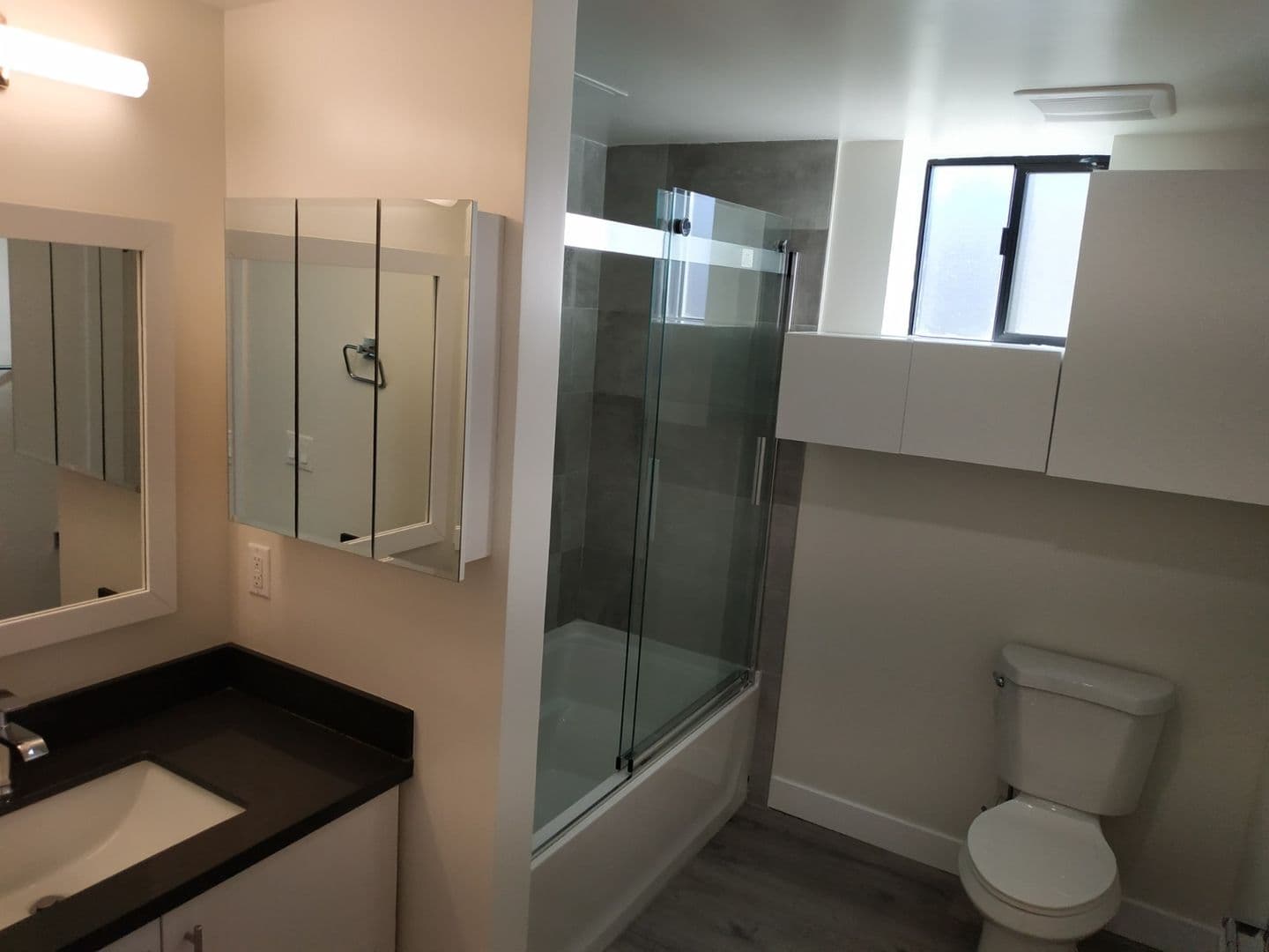 Tarzana Apartment: 18529 Calvert Street