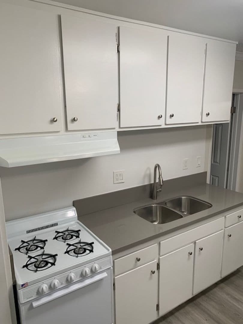 Canoga Park Apartment: 7909 Topanga Canyon Blvd