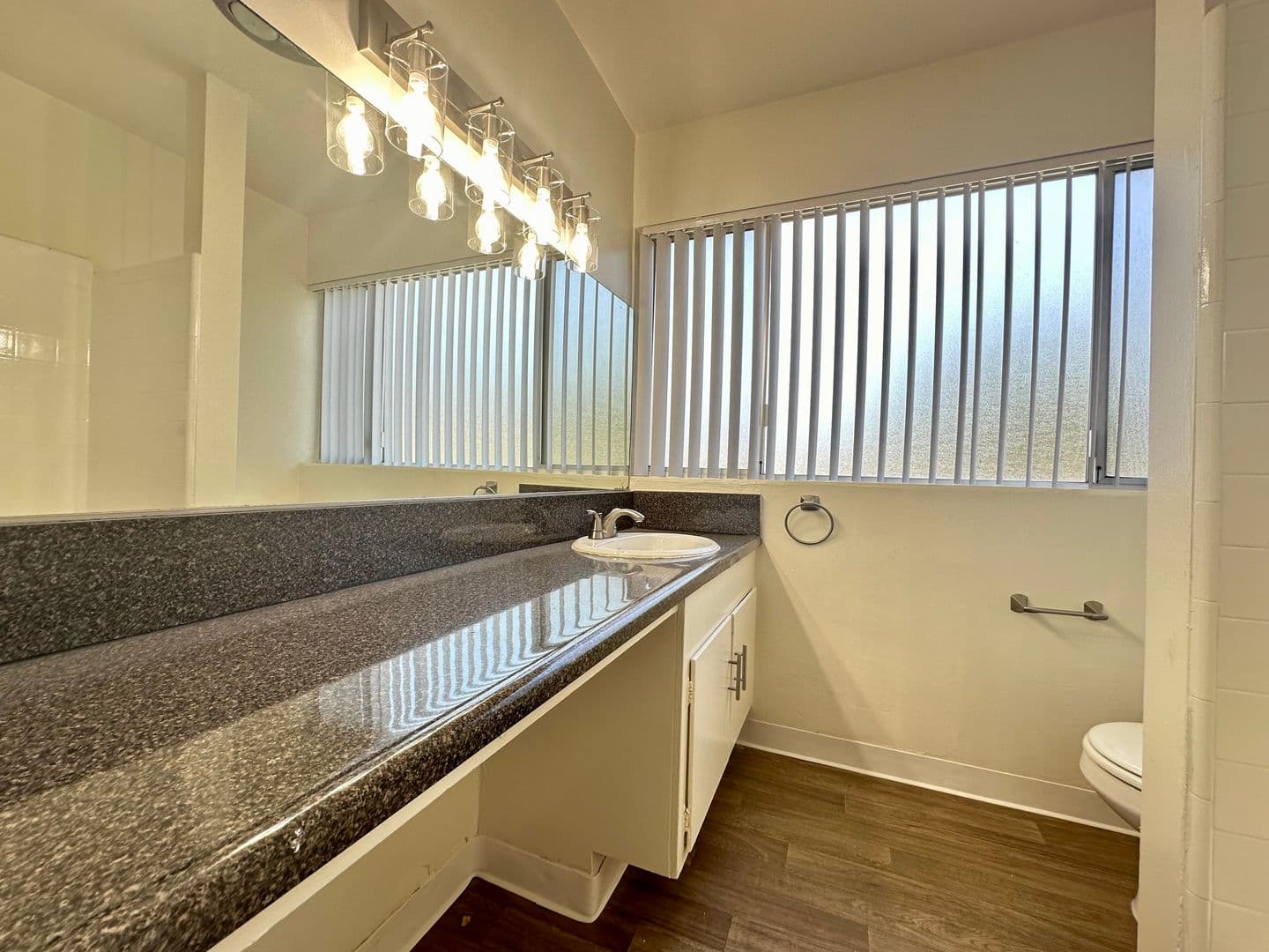 Northridge Apartment: 8830 Etiwanda Ave