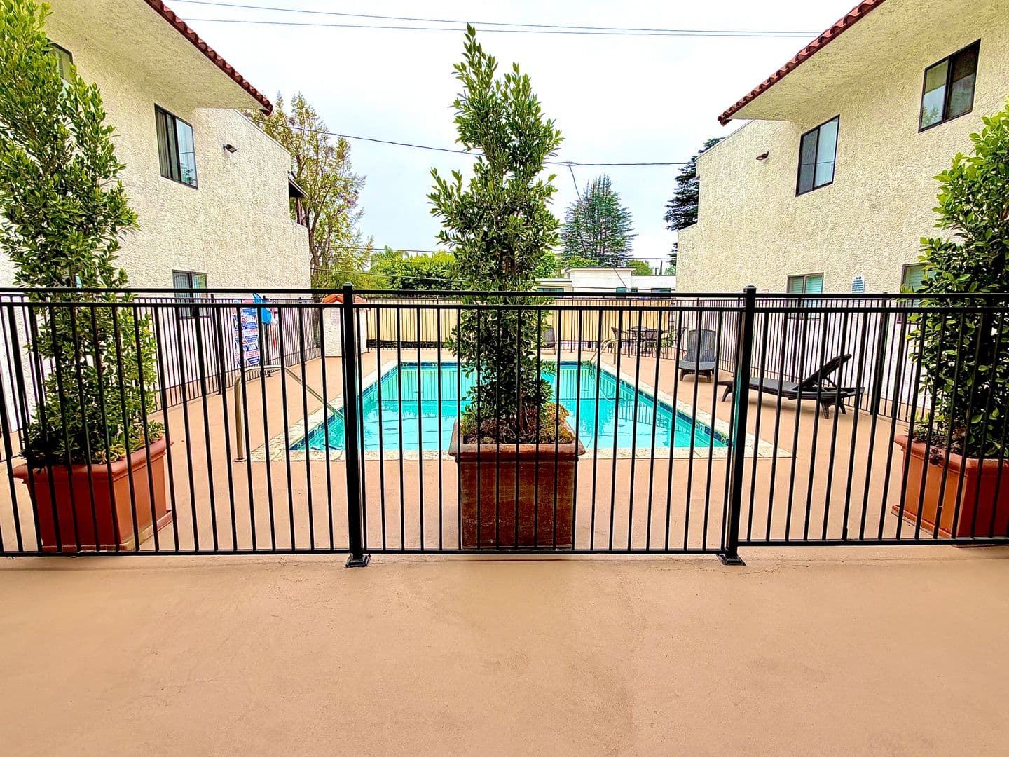 Sherman Oaks Apartment: 5637 Hazeltine Avenue