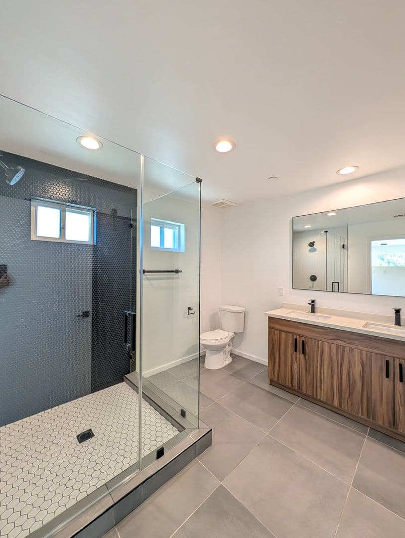 Studio City Apartment: 4260 Laurel Canyon Blvd.