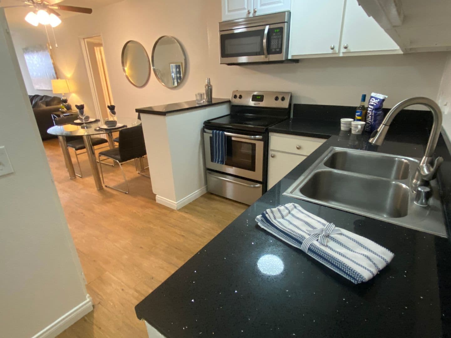Tarzana Apartment: 18339-18347 Collins St