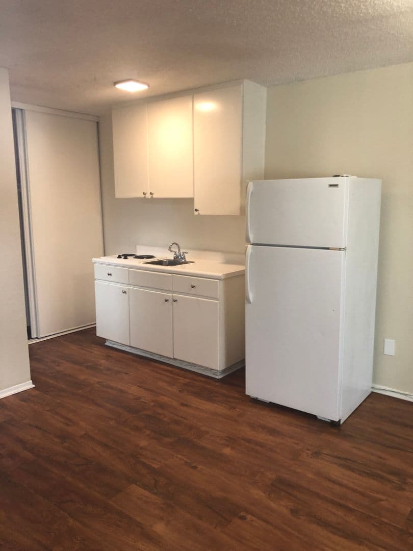 Granada Hills Apartment: 16840 Chatsworth Street