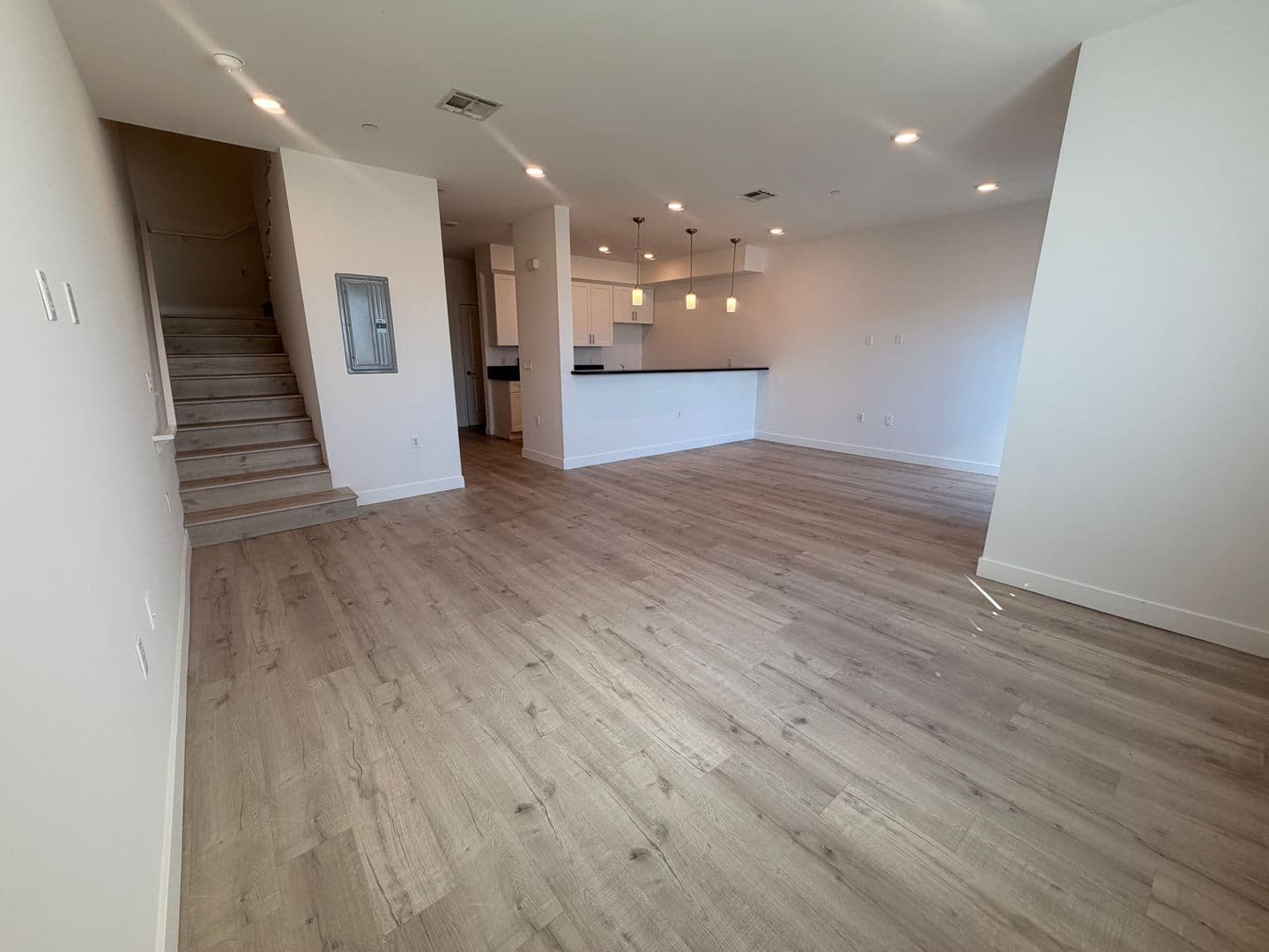 Panorama City Apartment: 14828 Rayen Street