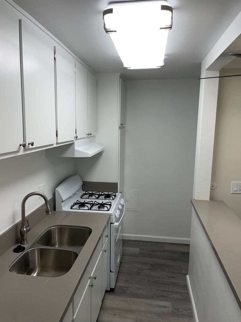 Canoga Park Apartment: 7909 Topanga Canyon Blvd