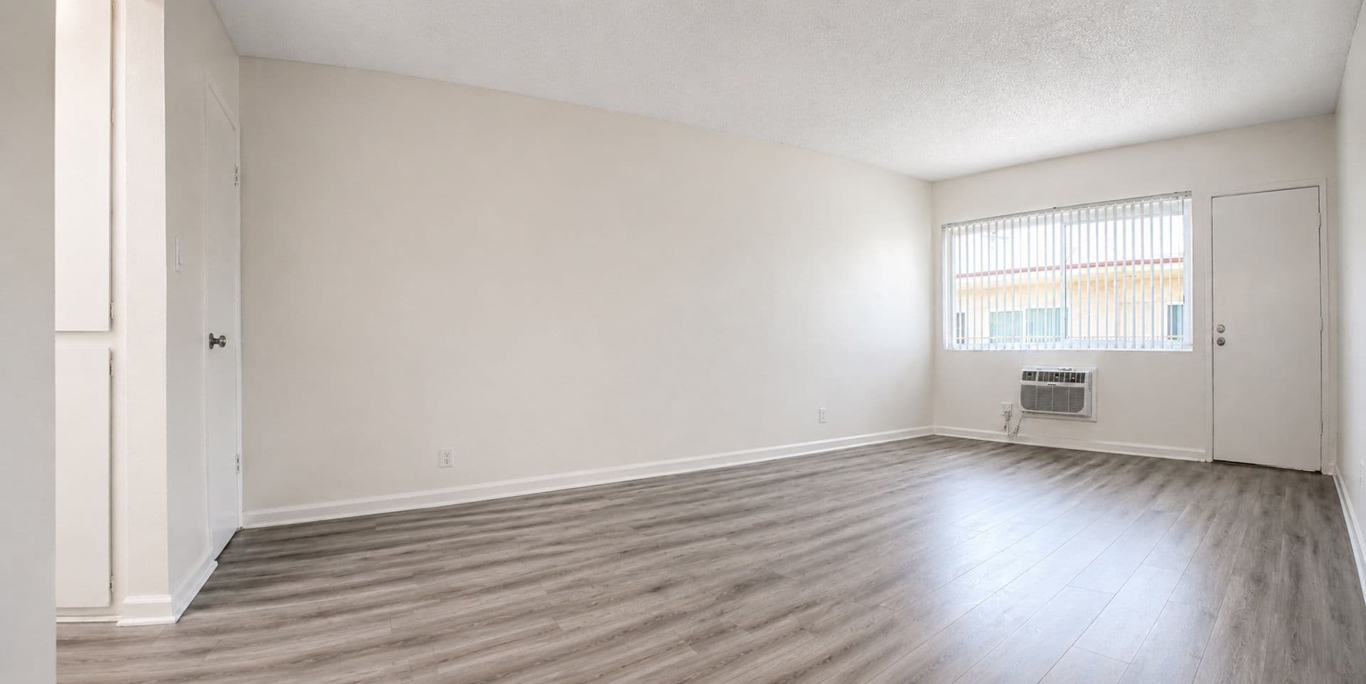 Canoga Park Apartment: 19945 Roscoe Blvd