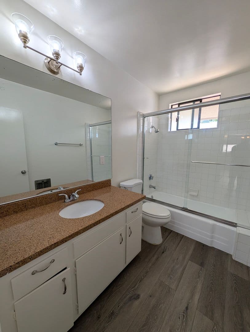 Sherman Oaks Apartment: 14646 Dickens Street