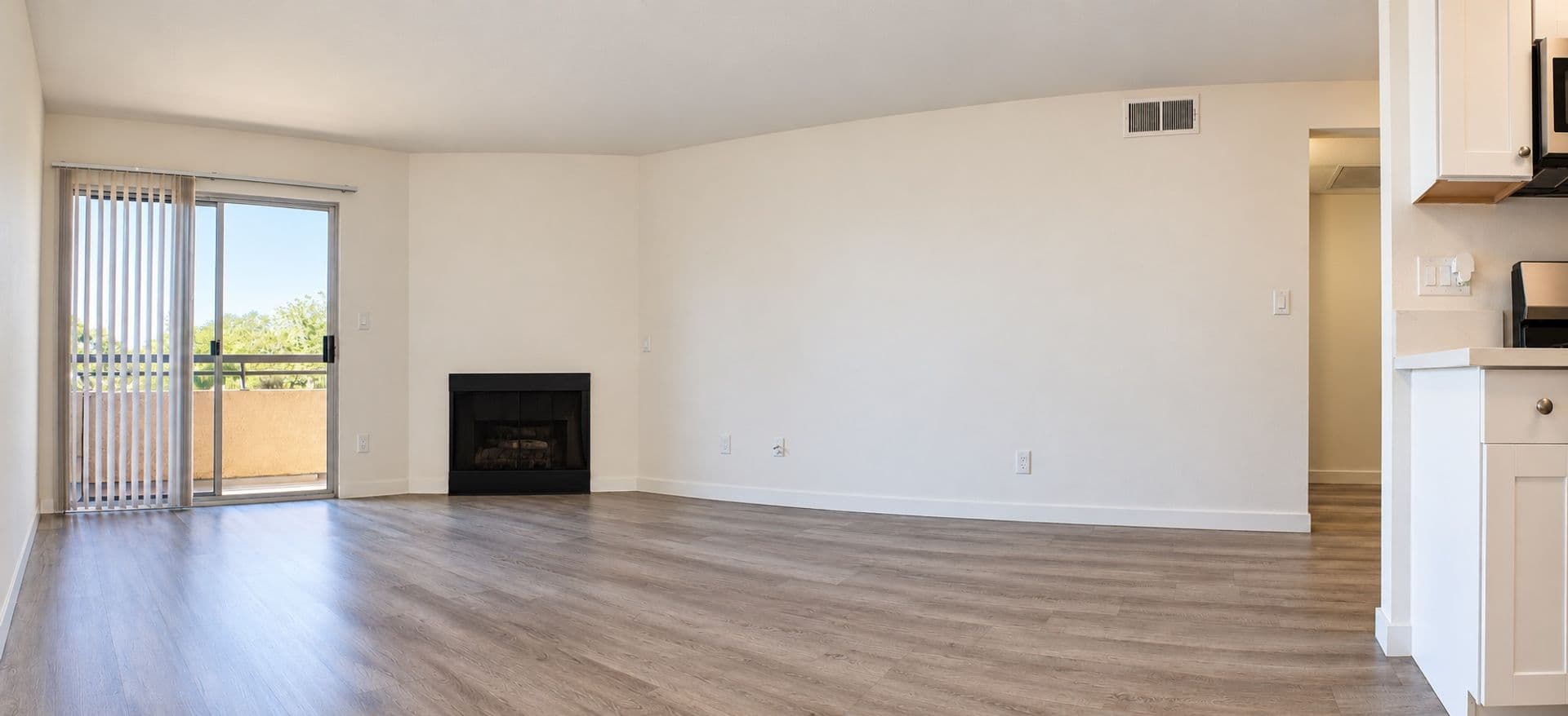 Van Nuys Apartment: 6205 Woodman Avenue