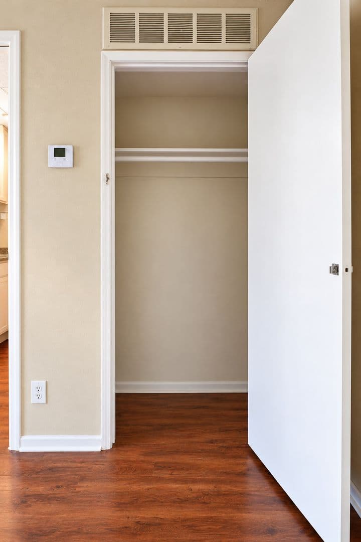 Van Nuys Apartment: 17339 Vanowen Street