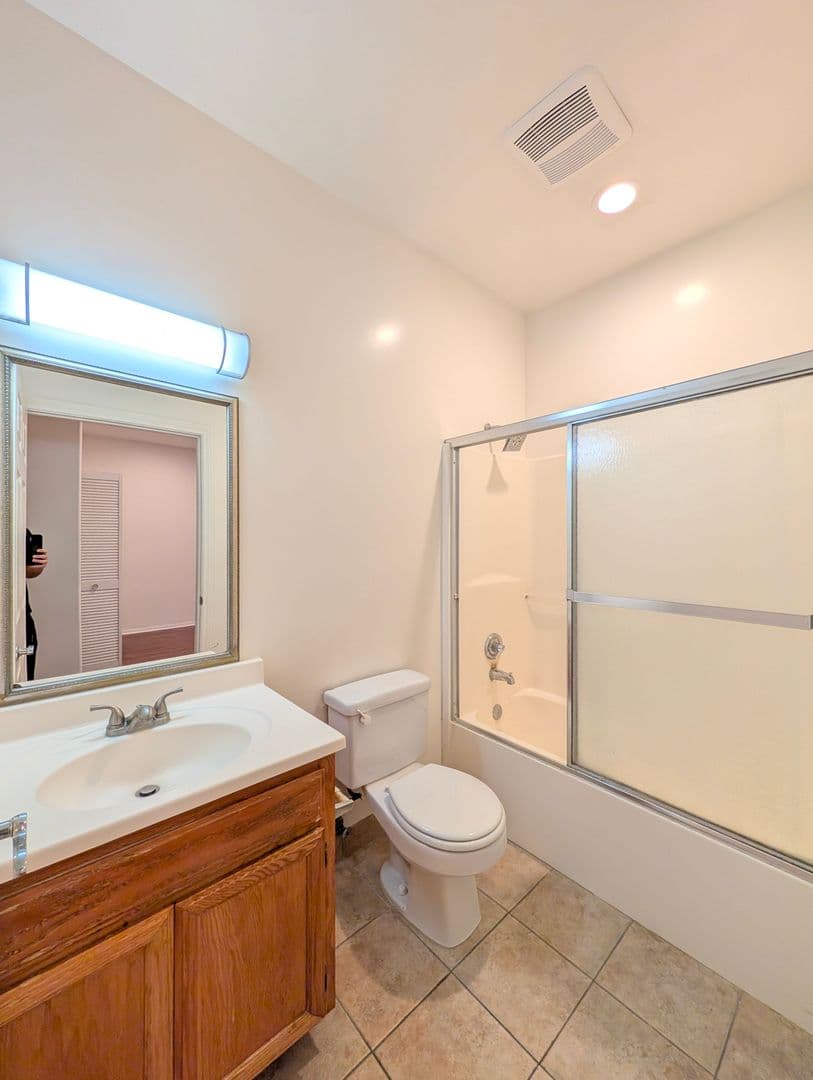 North Hollywood Apartment: 12740 Oxnard Street