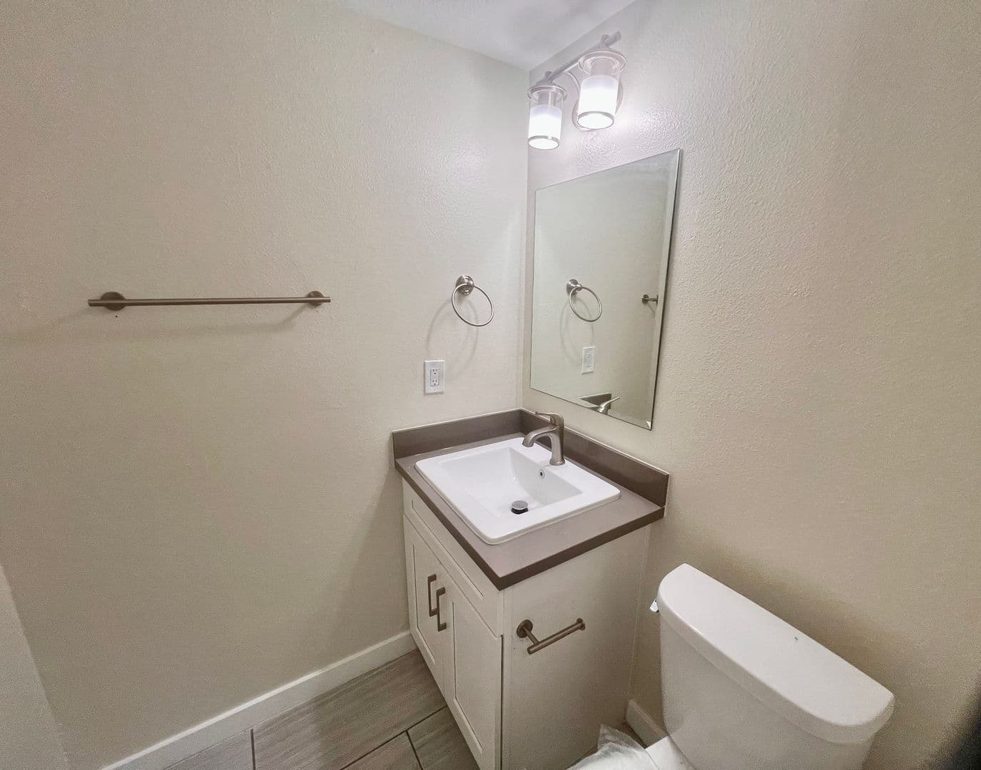 North Hills Apartment: 8533 Columbus Ave.
