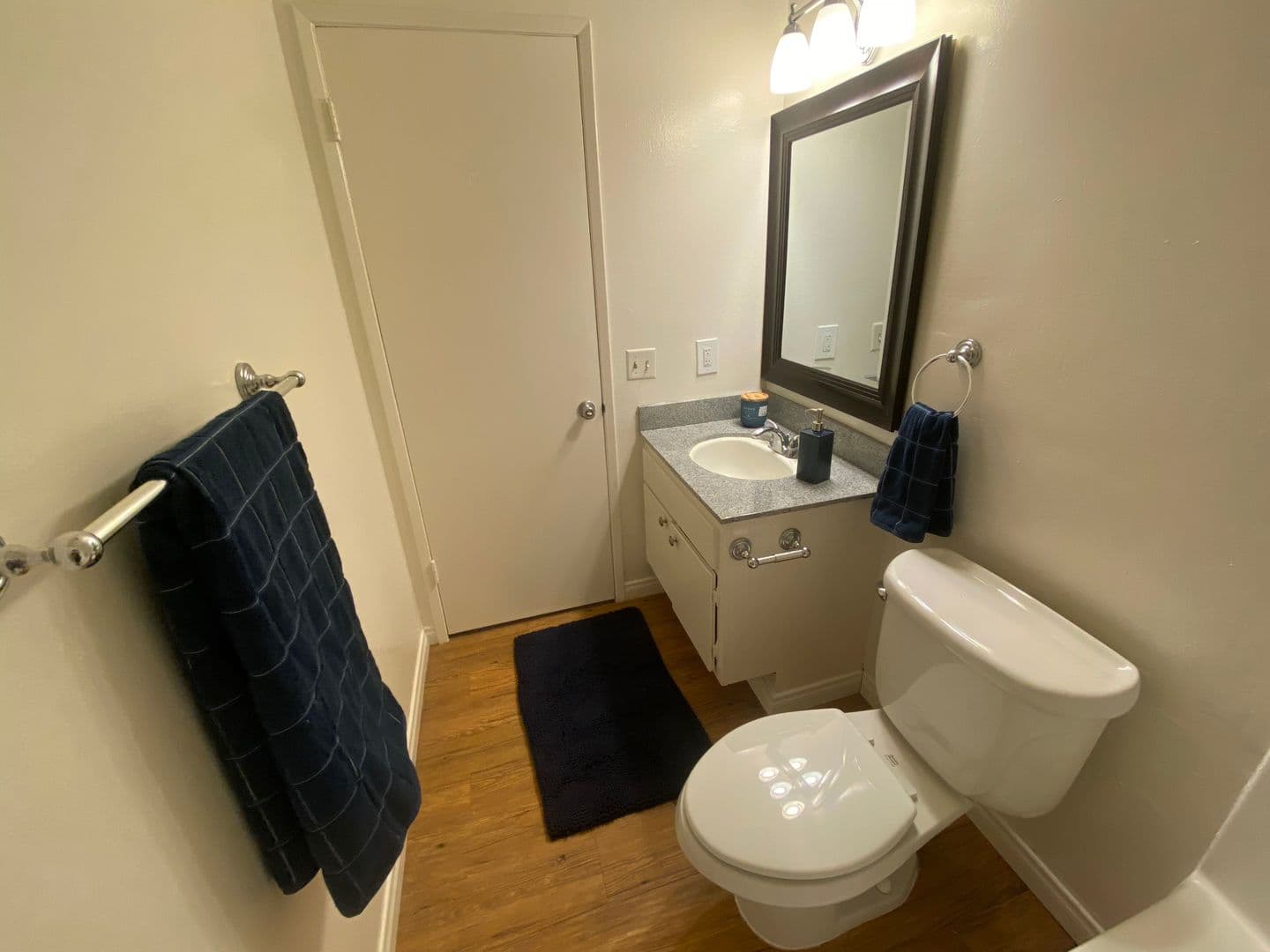 Tarzana Apartment: 18339-18347 Collins St