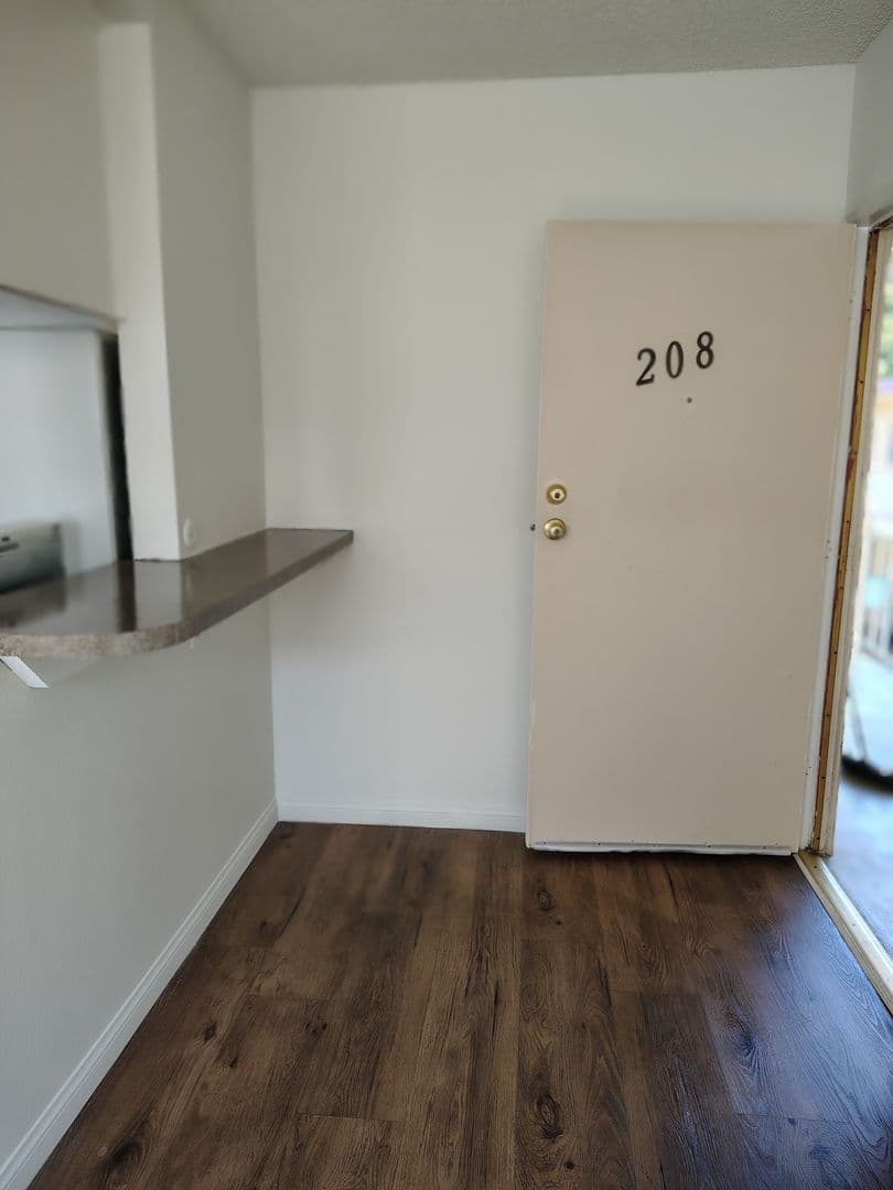 Reseda Apartment: 7521 & 7528 Canby Ave.