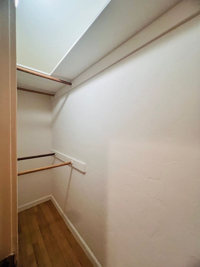 Los Angeles Apartment: 821 S. Wilton Place
