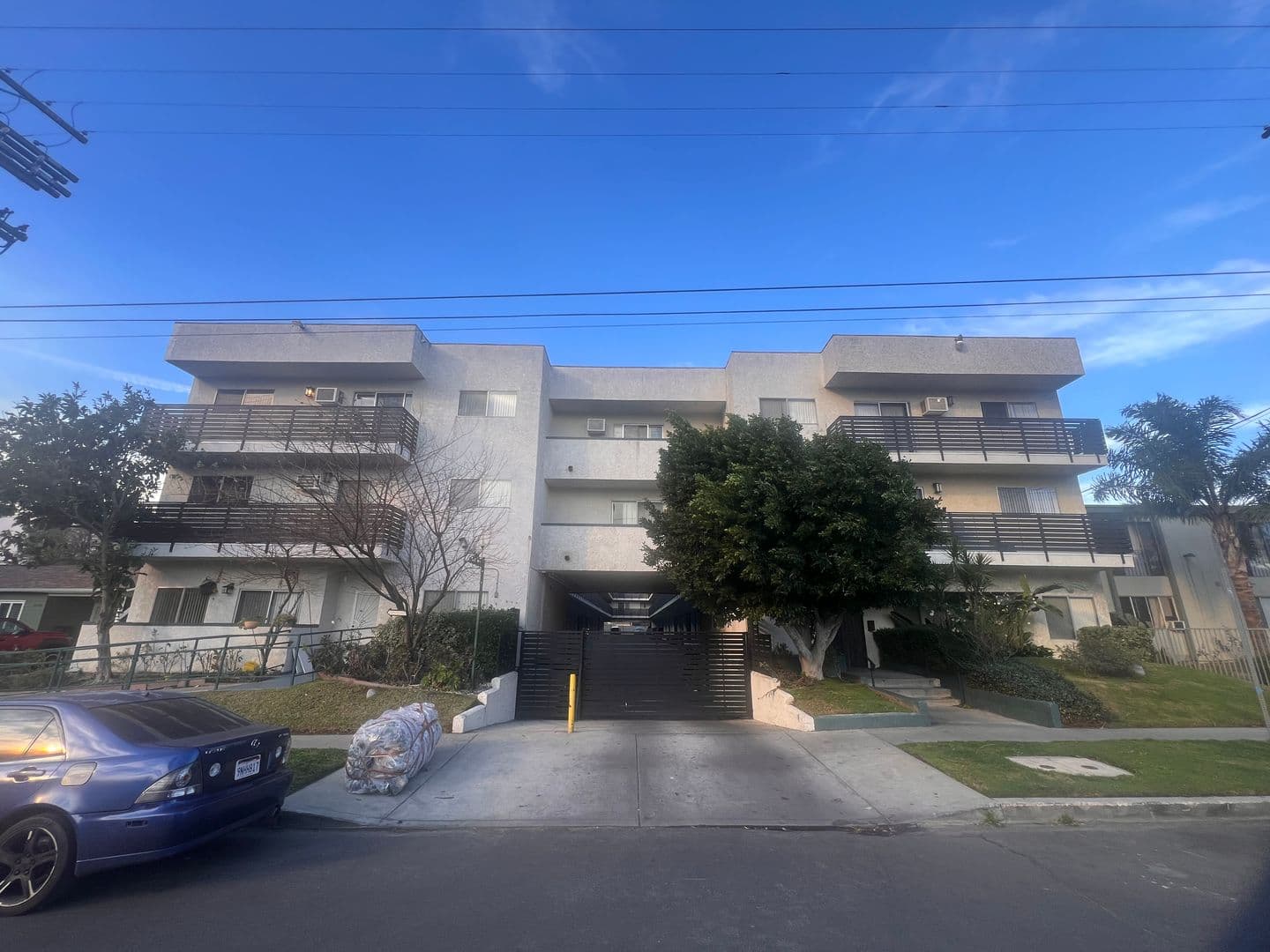 North Hollywood Apartment: 6711 Cleon Ave.