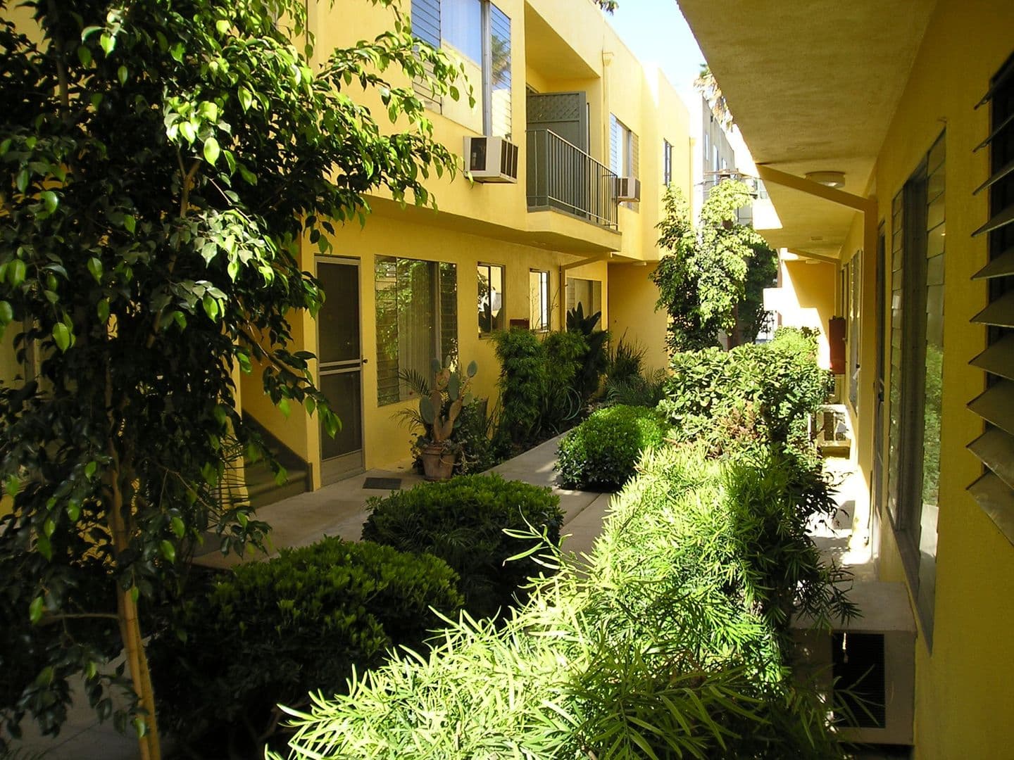 West Hollywood Apartment: 1031-1037 N. Ogden Drive