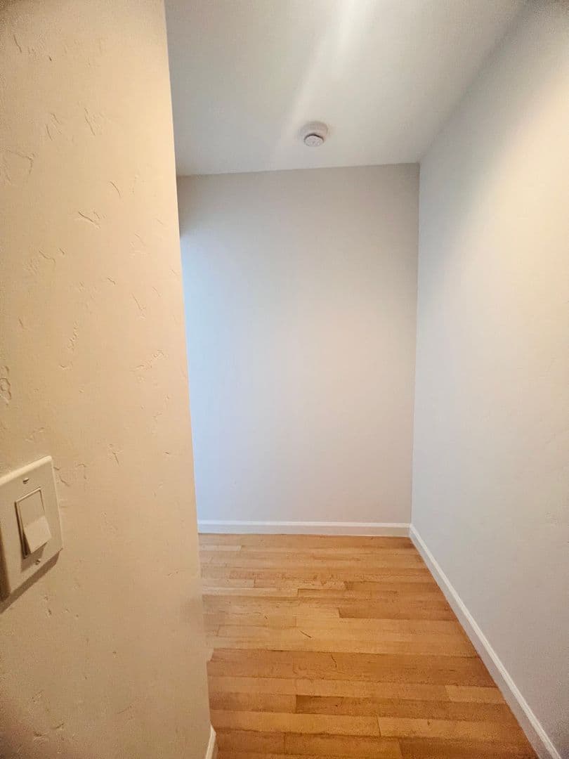 Los Angeles Apartment: 821 S. Wilton Place
