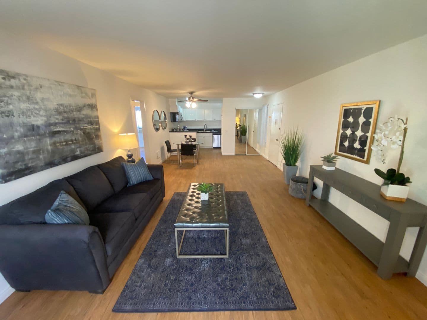 Tarzana Apartment: 18339-18347 Collins St
