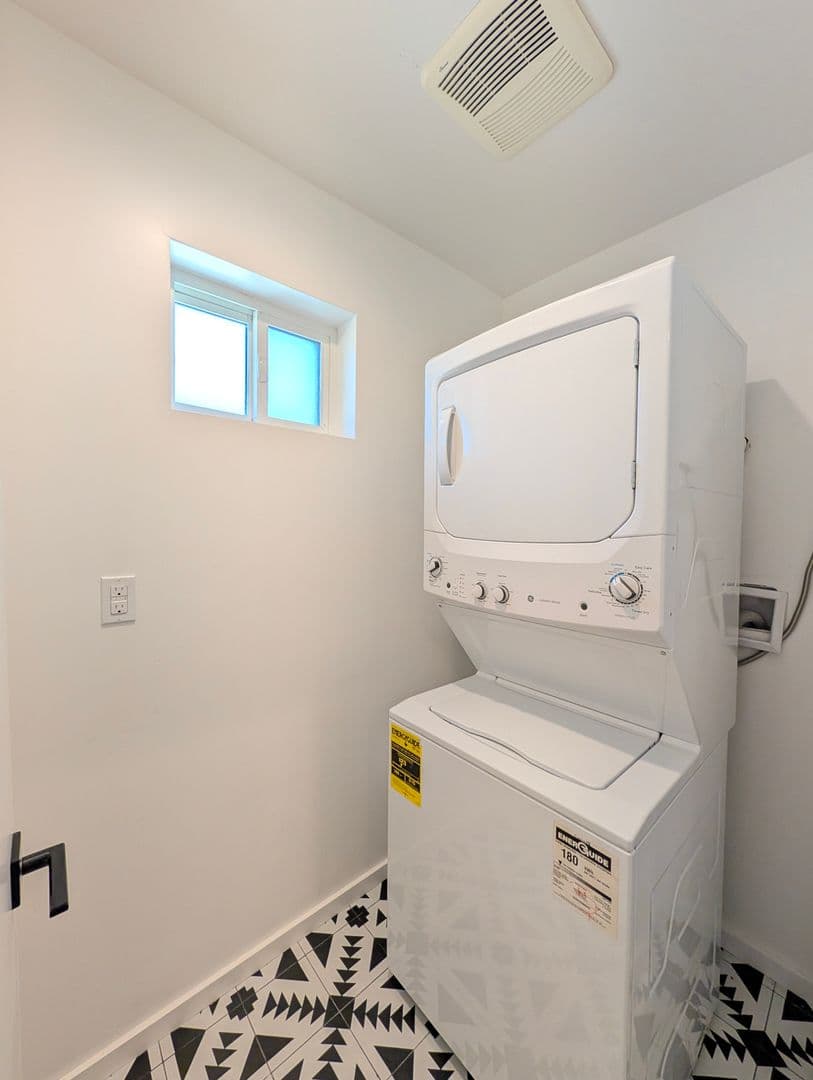 Studio City Apartment: 4260 Laurel Canyon Blvd.