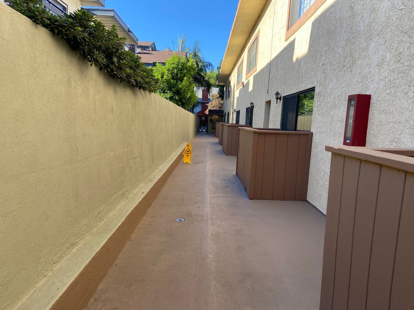 Tarzana Apartment: 5665 Reseda Blvd.