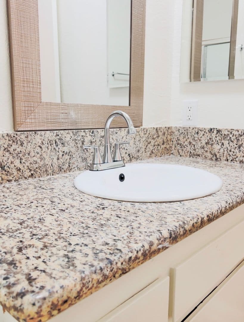 Van Nuys Apartment: 6750 Cedros Avenue