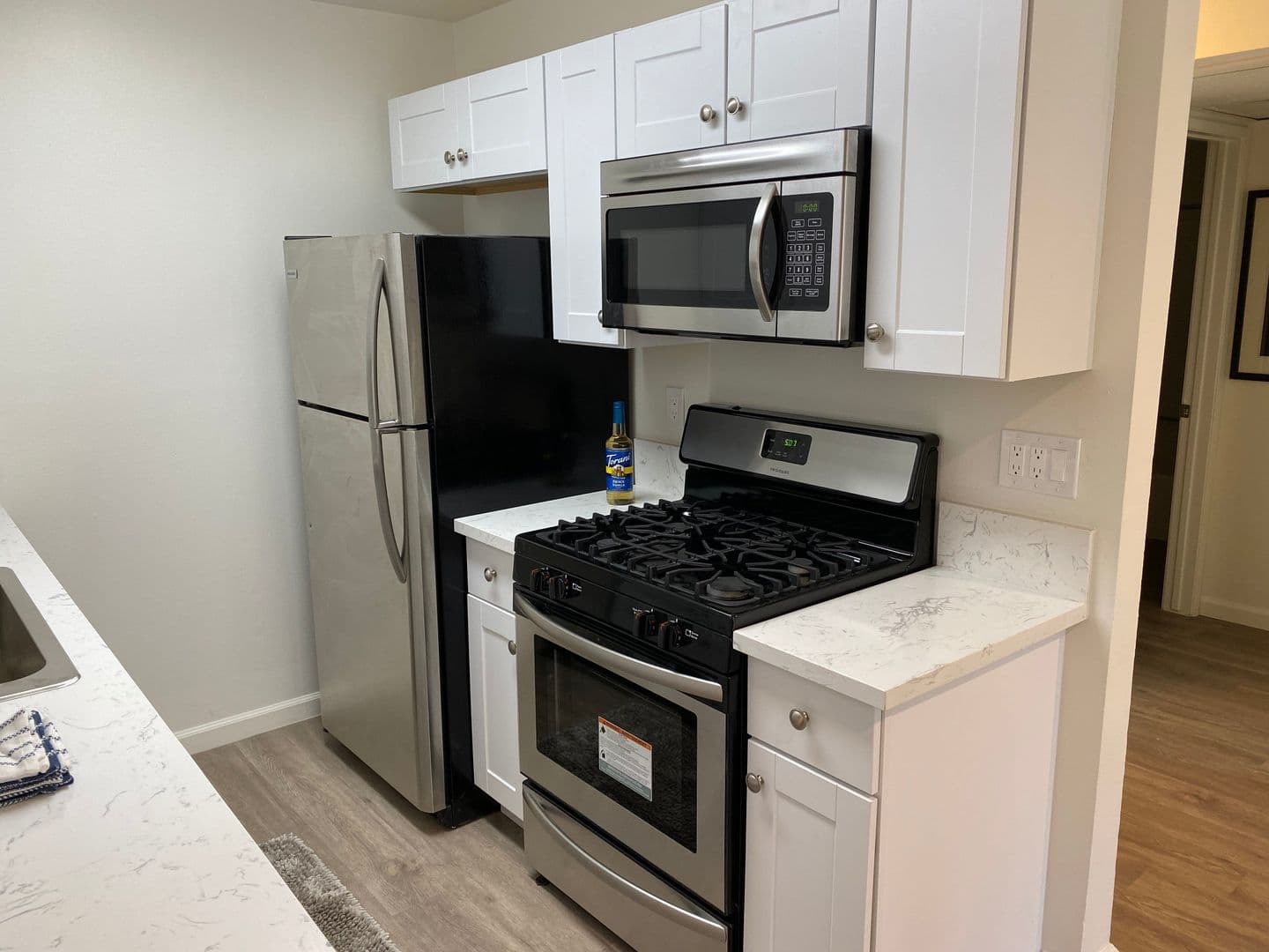 Van Nuys Apartment: 6205 Woodman Avenue