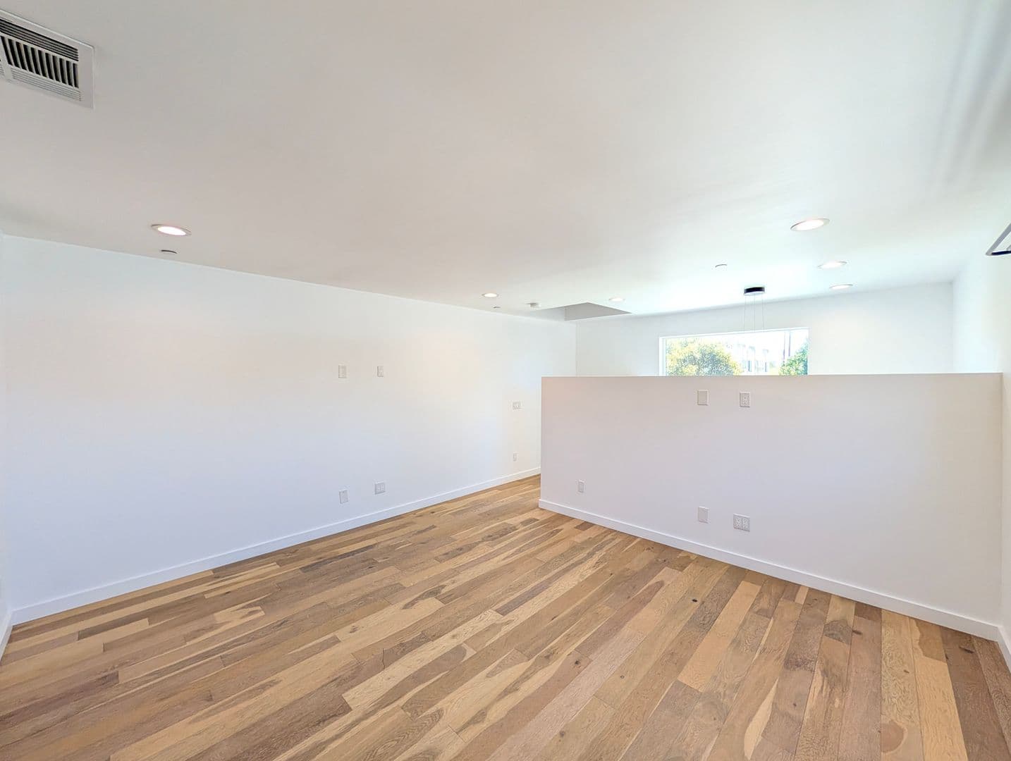 Studio City Apartment: 4260 Laurel Canyon Blvd.