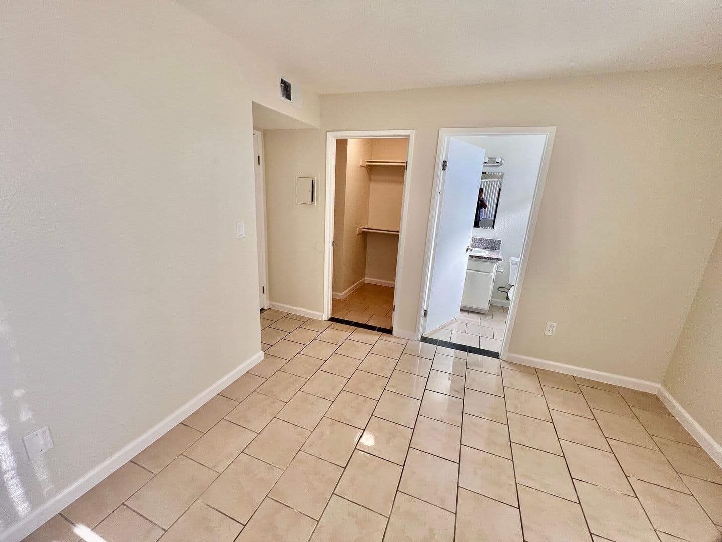 Van Nuys Apartment: 6943 Haskell Ave.