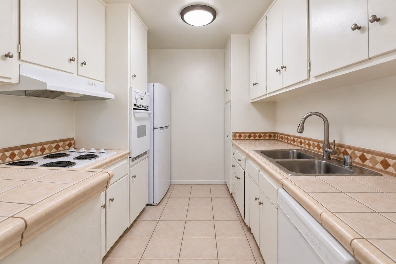 Encino Apartment: 17950 Burbank Blvd